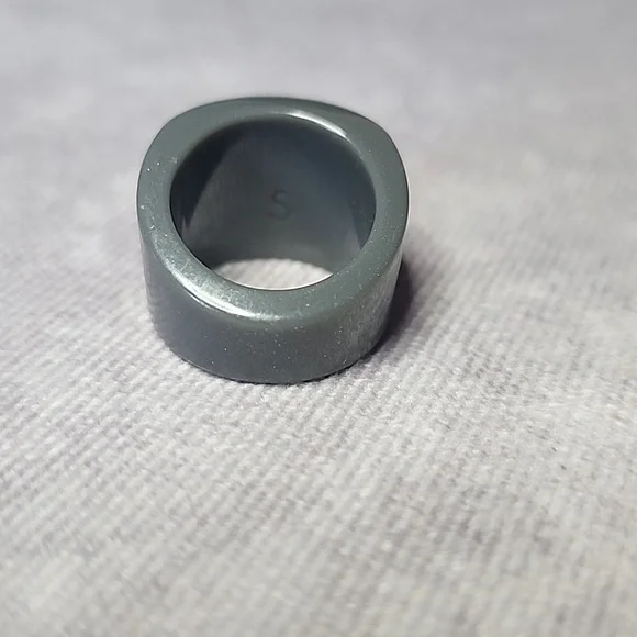 Louis Vuitton Gray Floral Glitter Sparkle Resin Silver Plastic Ring Sz.S/5-6 - Picture 4 of 9